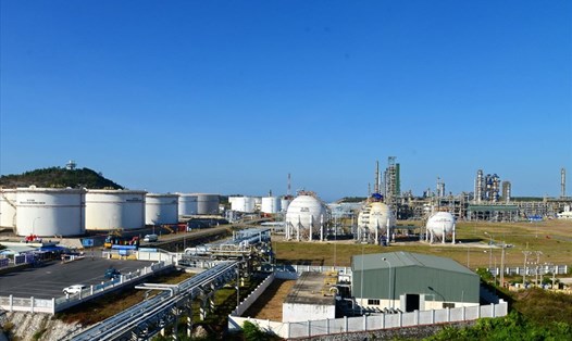 Sau 9  năm hoạt động, Nhà máy lọc dầu Dung Quất đã nộp ngân sách nhà nước gần 7 tỉ USD, doanh thu xấp xỉ 38 tỉ USD.