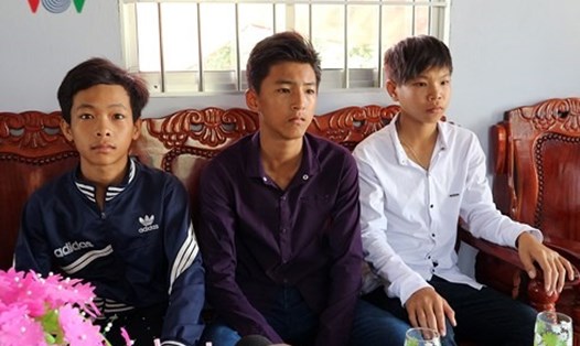 3 cậu bé  Đỗ Thanh Bằng, Trần Thanh Mới và Lê Nhỉ Khang trong câu chuyện nhặt của rơi trả lại người đánh mất.
