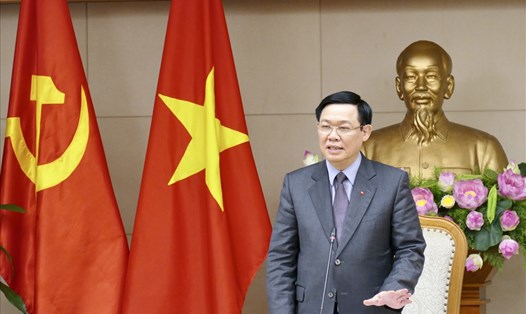 Phó Thủ tướng Vương Đình Huệ chủ trì cuộc họp. Ảnh: Thành Chung. 