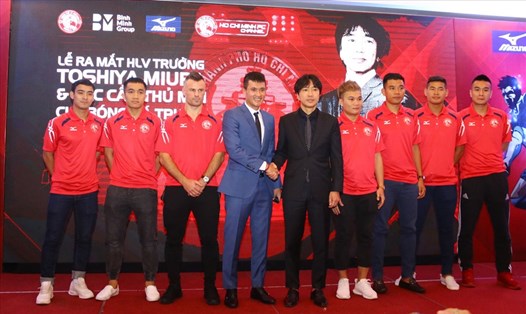 HLV Miura tái hợp học trò cũ Công Vinh ở TP.HCM. Ảnh: TPHCM FC