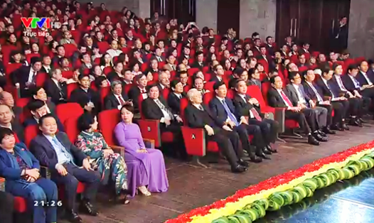 Tổng Bí thư Nguyễn Phú Trọng cùng lãnh đạo Đảng, Nhà nước, Mặt trận tổ quốc... dự buổi lễ.
