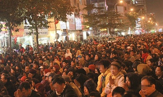 Đầu năm mới, người dân Việt Nam vẫn có quan niệm đến chùa chiền cúng sao giải hạn để cầu bình an. Ảnh: Trần Vương