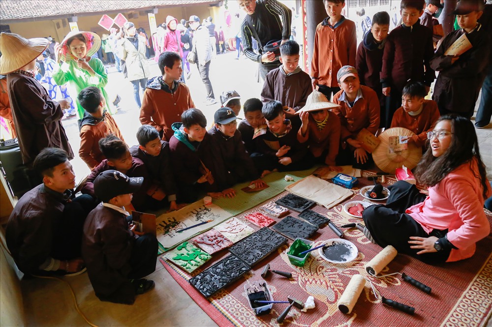 Học sinh Trường Olympia được trải nghiệm hoạt động tổ chức lễ hội dân gian.