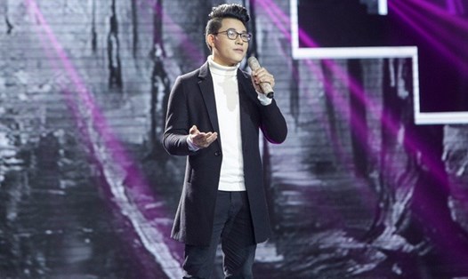 Tiến sĩ Nguyễn Duy Cường thi hát bolero và nhận được sự yêu mến của khán giả nhờ giọng hát vô cùng ngọt ngào. Ảnh: BTC