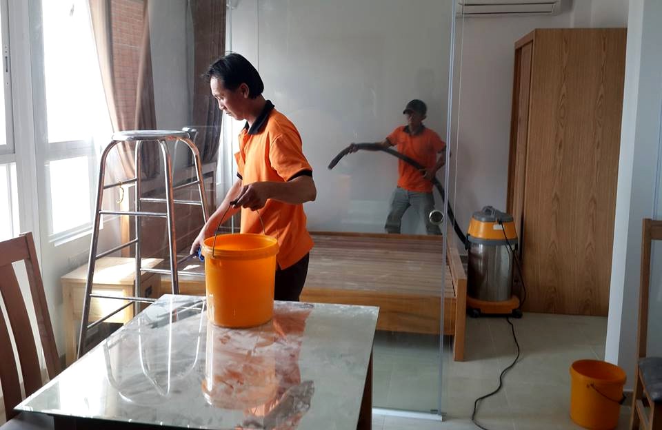 Dịch vụ dọn dẹp nhà cửa hút khách dịp Tết. (Ảnh: Dân Trí)