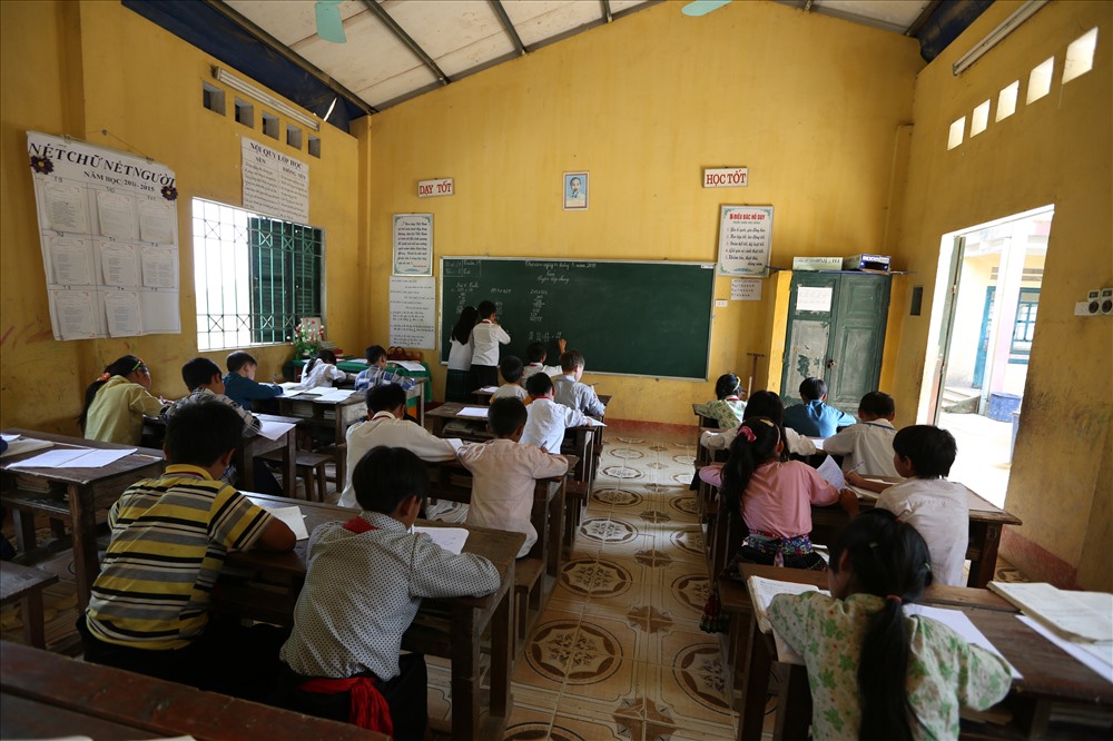 Nhiều giáo viên vùng cao tỉnh Yên Bái chỉ mong học sinh có ăn, có mặc, không dám nghĩ đến thưởng tết. Ảnh: H.N