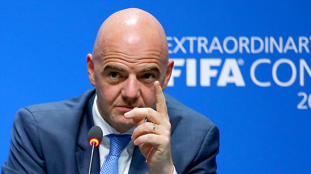 Quang Hải v&agrave; c&aacute;c tuyển thủ U23 đ&oacute;n Chủ tịch FIFA Gianni Infantino