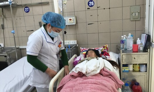 Chăm sóc cho bệnh nhân ngộ độc rượu tại TT Chống độc, BV Bạch Mai