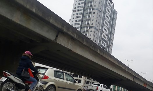 Dải phân cách đường Nguyễn Xiển sẽ được xén bớt để giảm ùn tắc giao thông. Ảnh: TC