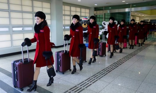 Dàn mỹ nữ trong đội cổ vũ của Triều Tiên. Ảnh: Reuters.
