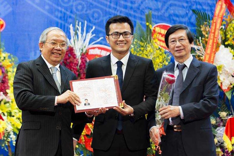 Anh Trần Xuân Bách (32 tuổi) là người trẻ nhất trong 638 nhà giáo được công nhận phó giáo sư năm 2016. Ảnh: A.C