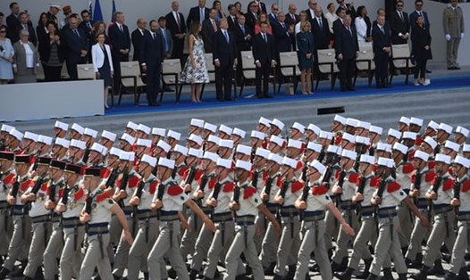 Tổng thống Donald Trump và Đệ nhất phu nhân trong lễ duyệt binh ngày Quốc khánh Pháp năm 2017. Ảnh: AFP/Getty. 