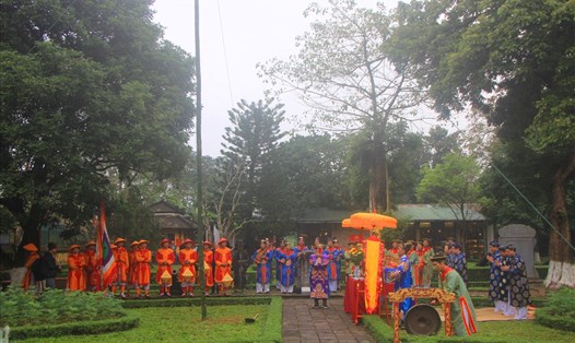 Nghi lễ dựng cây nêu được tổ chức tại 2 địa điểm là Thế Tổ Miếu và điện Long An, nghi lễ tái hiện lại nét văn hóa độc đáo tại Cố đô Huế. Ảnh: NĐT