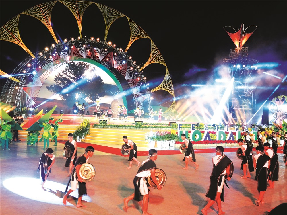 Biểu diễn cồng chiêng tại Festival hoa Đà Lạt năm 2017 