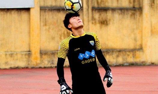 Thủ môn Bùi Tiến Dũng phải lên tiếng xin lỗi ở trận thứ 2 bắt chính cho Thanh Hoá ở AFC Cup 2018. Ảnh: FB