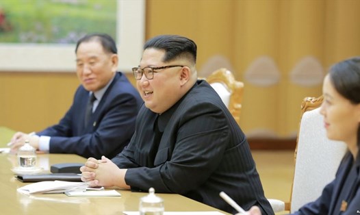 Ông Kim Jong-un gặp gỡ các thành viên của phái đoàn đặc biệt của Tổng thống Hàn Quốc ngày 6.3.2018. Ảnh: KCNA/Reuters