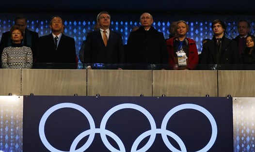 Tổng thống Putin nhận được cú điện thoại thông báo một chiếc máy bay chở khách được cho là có bom trên khoang và nhắm vào lễ khai mạc Thế vận hội Mùa đông ở Sochi Olympic năm 2014. Ảnh: Reuters