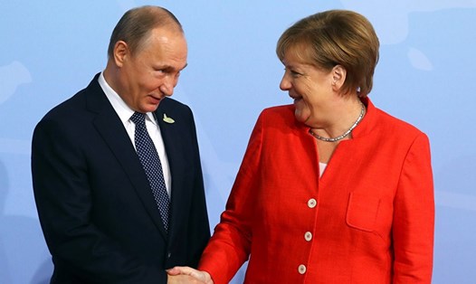 Tổng thống Nga Vladimir Putin và Thủ tướng Đức Angela Merkel. Ảnh: Reuters. 