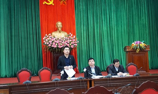 Phó Giám đốc Sở Tài nguyên và Môi trường Lê Tuấn Định phát biểu tại giao ban báo chí. Ảnh Trần Vương