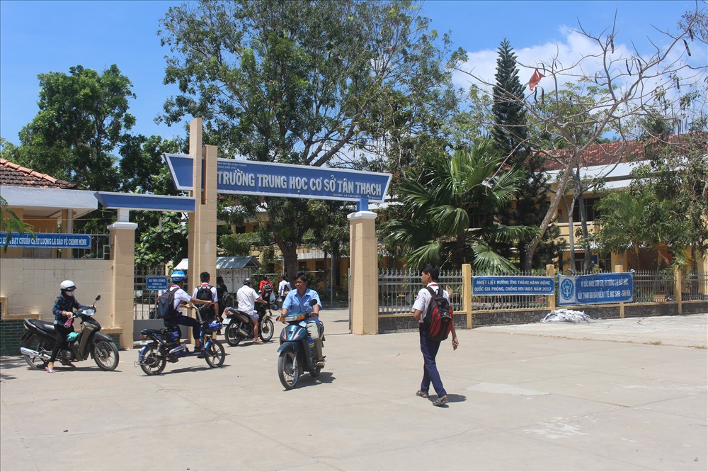 Trường THCS Tân Thạch.