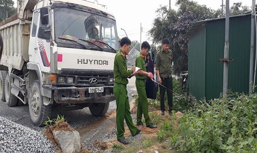 Sáng nay (14.3), cơ quan chức năng huyện Can Lộc tiến hành khám nghiệm hiện trường, điều tra nguyên nhân vụ việc.