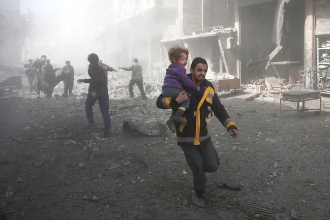 Hình ảnh sau một cuộc không kích ở Đông Ghouta. Ảnh: Getty. 