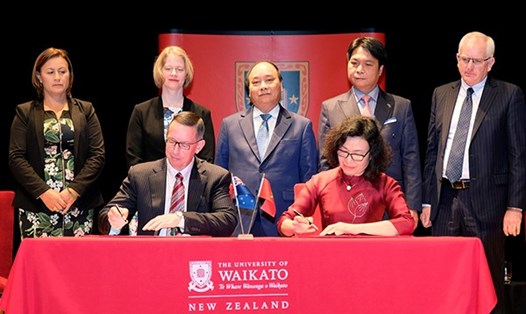 Thủ tướng Chính phủ Nguyễn Xuân Phúc chứng kiến Lễ ký hợp tác giữa Đại học Waikato với BHXH Việt Nam