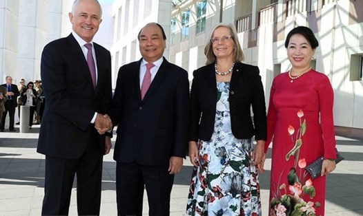 Thủ tướng Australia Malcolm Turnbull đón Thủ tướng Nguyễn Xuân Phúc và Phu nhân. Ảnh: TTXVN