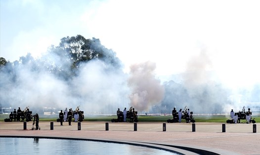 Lễ đón Thủ tướng Nguyễn Xuân Phúc diễn ra tại Nhà Quốc hội Australia theo nghi thức cao nhất dành cho người đứng đầu Chính phủ với 19 loạt đại bác chào mừng. Ảnh: VGP