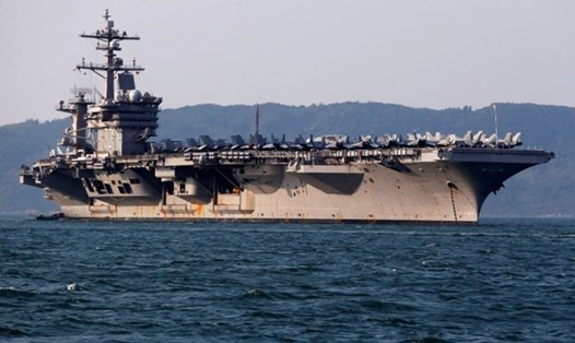 Tàu sân bay Mỹ USS Carl Vinson trong vịnh Đà Nẵng ngày 5.3.2018. Ảnh: Reuters