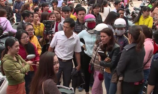 Hàng trăm giáo viên ở  Đắk Lắk vẫn thấp thỏm lo mất việc. Ảnh: Dân Trí