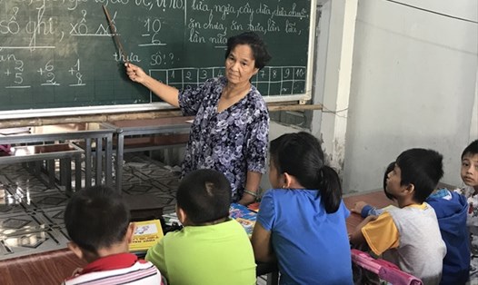 Cô giáo Võ Thị Son cũng có được niềm vui trong việc dạy học miễn phí cho trẻ em nghèo ở Cần Thơ.
