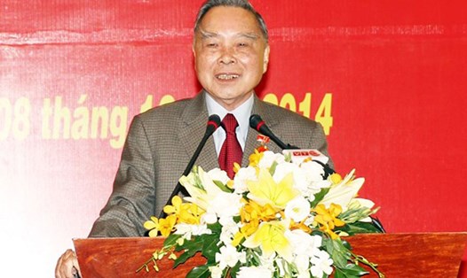 Nguyên Thủ tướng Phan Văn Khải phát biểu tại buổi lễ được Trao tặng Huy hiệu 55 năm tuổi Đảng. (Ảnh: Đức Tám/TTXVN)
