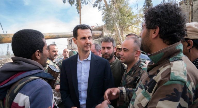 Tổng thống Syria Bashar al-Assad đích thân thăm tiền tuyến Đông Ghouta. Ảnh: PSO. 