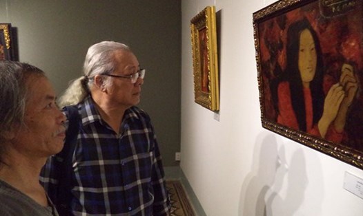 Cả 17 bức tranh của triển lãm “Những bức tranh trở về từ Châu Âu” của Vũ Xuân Chung tại Bảo tàng Mỹ thuật TPHCM đều là tranh giả. Ảnh: THÙY ÂN