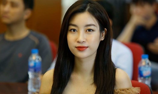 Hoa hậu Mỹ Linh rạng rỡ dự họp báo Giải Việt dã toàn quốc. Ảnh: N.Y