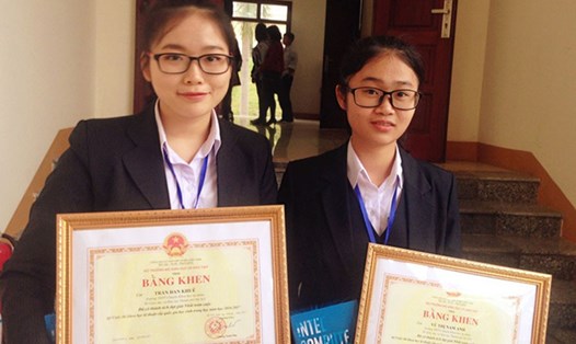 Hai nữ sinh chuyên hóa ứng dụng kiến thức thực hiện ước mơ chế thuốc ung thư hiệu quả, giá rẻ cho người Việt.