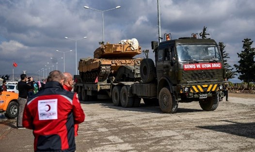 Thổ Nhĩ Kỳ điều binh sĩ, thiết giáp tới Syria tấn công lực lượng người Kurd từ giữa tháng 1. Ảnh: AFP. 