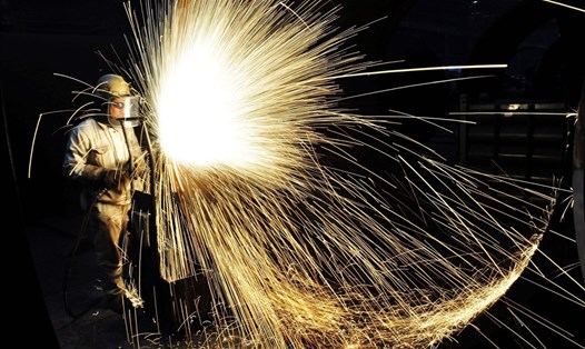 Công nhân nhà máy thép ở Thanh Đảo, Sơn Đông, Trung Quốc. Ảnh: Getty Images