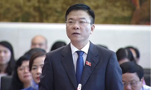 Bộ trưởng Bộ Tư pháp Lê Thành Long trả lời chất vấn tại phiên họp của Ủy ban Thường vụ Quốc hội. Ảnh: A.C