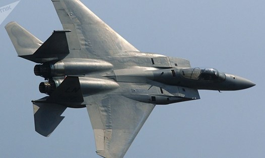 Chiến đấu cơ F-15 của không quân Hoàng gia Saudi Arabia bị bắn rơi ở Yemen. Ảnh: Sputnik.