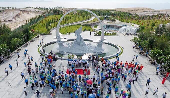Khu tưởng niệm chiến sĩ Gạc Ma trở thành điểm du lịch đặc biệt của du khách khi đặt chân đến tỉnh Khánh Hòa.