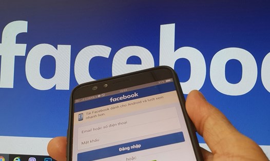 Facebook bắt người dùng kê khai thông tin và còn cho phép ứng dụng bên thứ ba khai thác thông tin của người dùng.