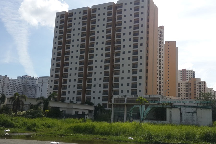 Lãnh đạo Sở Xây dựng TPHCM “đổ” cho chính sách là nguyên nhân gây ra tình trạng thừa hàng chục nghìn nhà tái định cư trên địa bàn TPHCM.Ảnh: NGỌC TIẾN