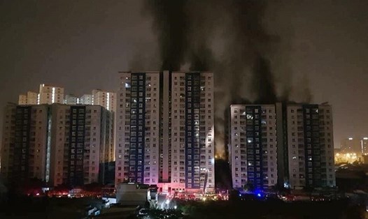 Chung cư cao cấp cháy giữa khuya khiến 13 người chết
