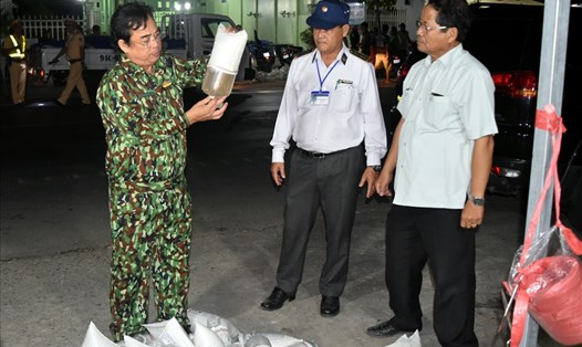 Chủ tịch UBND tỉnh Dương Thành Trung trực tiếp xuống kiểm tra tôm giống nhập vào tỉnh Bạc Liêu