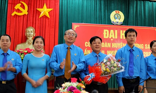 Ban chấp hành LĐLĐ huyện Trường Sa (Khánh Hòa) nhiệm kỳ 2018-2023 ra mắt tại đại hội. Ảnh: T.T