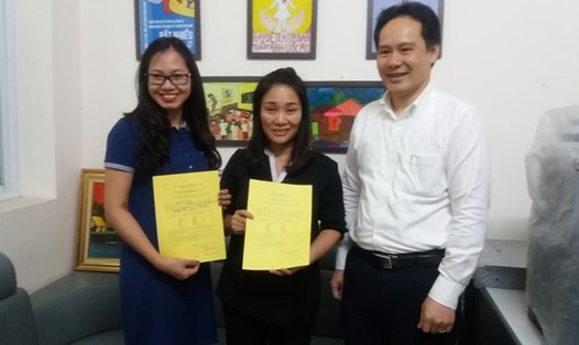 Nhà báo Tạ Bích Loan cùng đồng nghiệp đăng ký hiến tạng