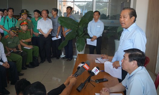 Phó Thủ tướng Trương Hòa Bình làm việc với chính quyền địa phương, các cơ quan, đơn vị có liên quan sau vụ cháy chung cư Carina. Ảnh: M.Q