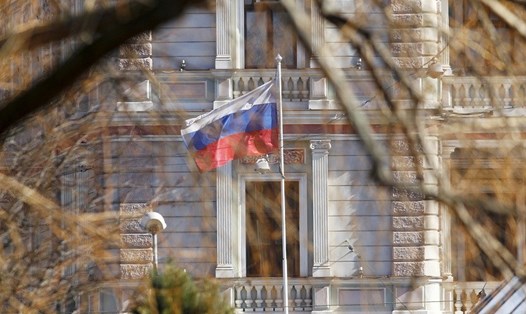 Đại sứ quán Nga ở Latvia. Ảnh: EPA.